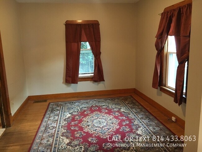 Foto del edificio - 1302 W 25th St