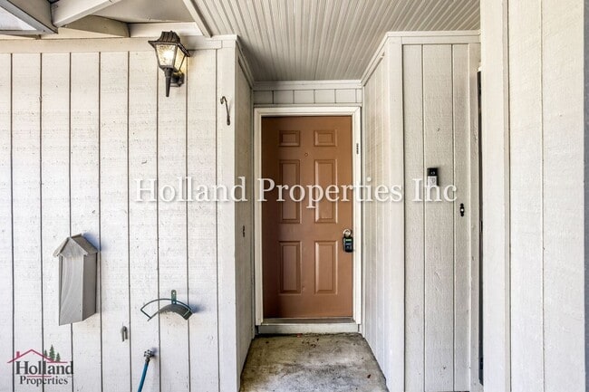 Building Photo - 6685-6687 SW 192nd Ave