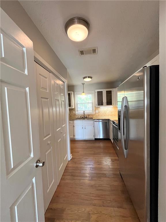 Building Photo - 585 Wedgewood Dr