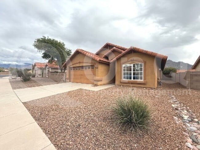 Building Photo - 360 E Streams Edge Pl