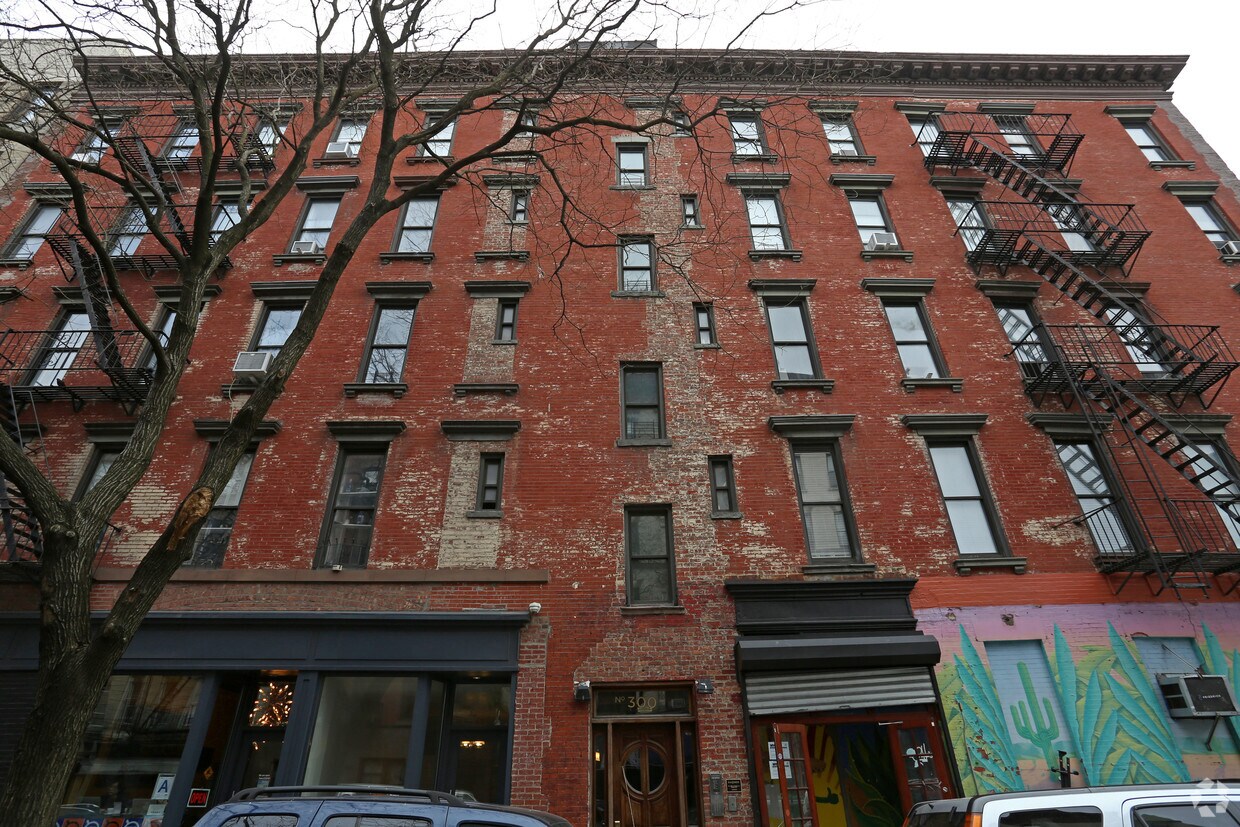 Primary Photo - 300 East 5th St