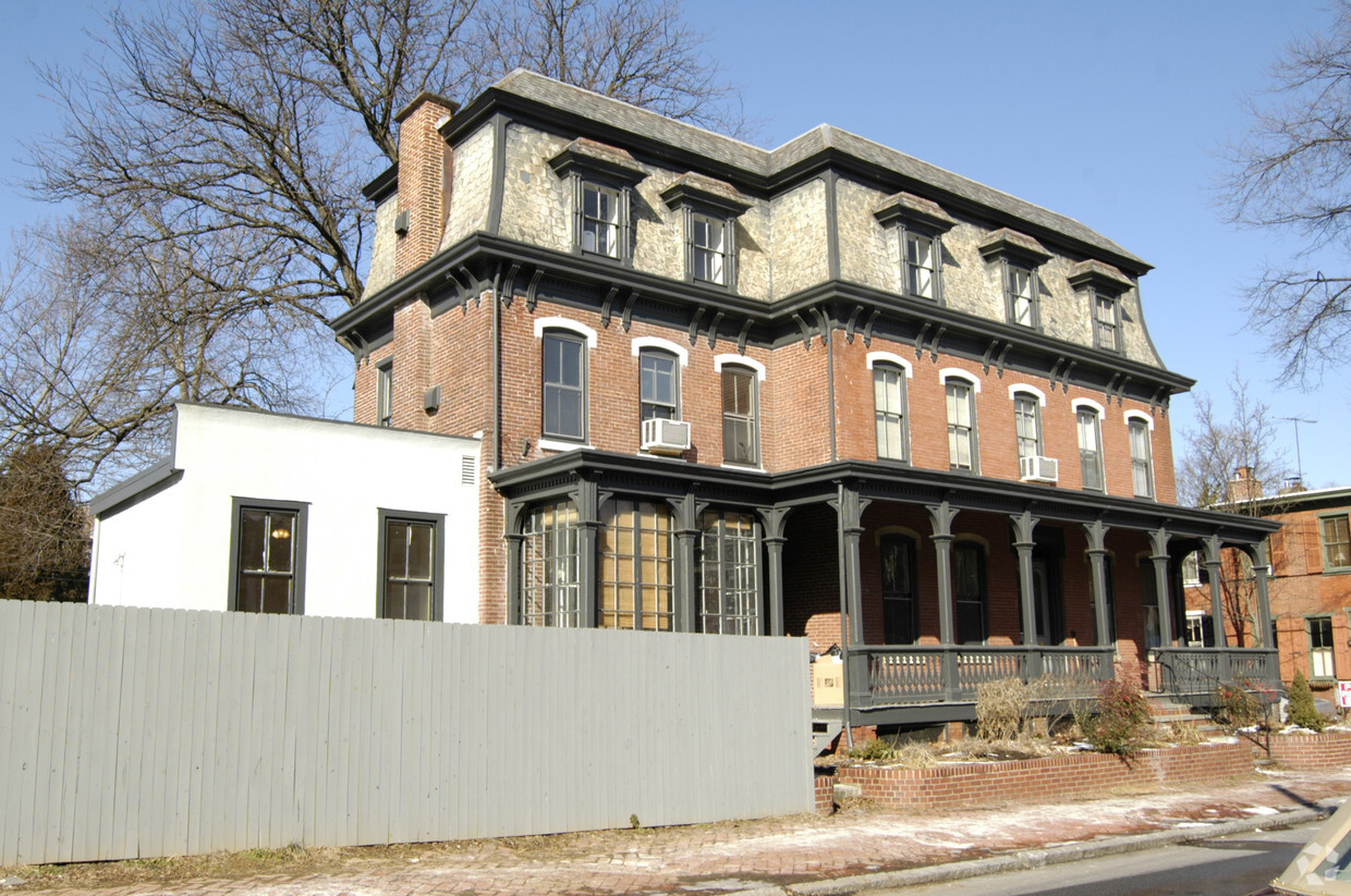 Building Photo - 201 W Barnard St