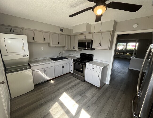Foto del edificio - 6115 W 25th St