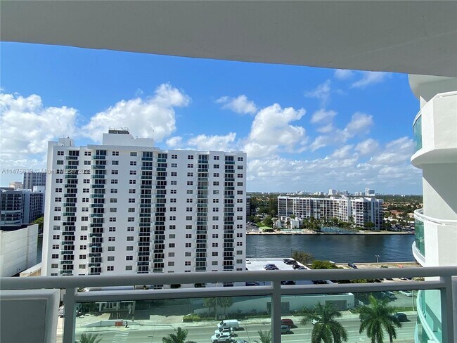 Building Photo - 3001 S Ocean Dr