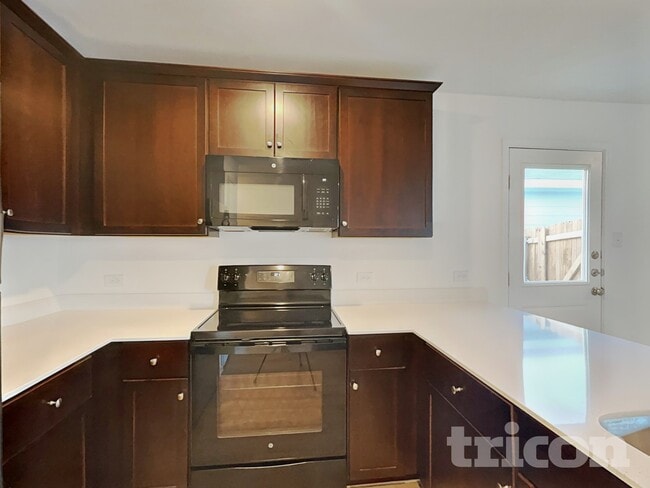 Building Photo - 617 Dashwood Dr