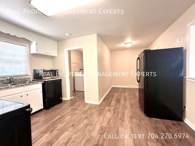 Building Photo - 4201 Winedale Ln