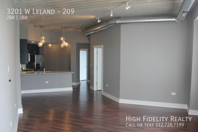 Building Photo - 3201 W Leland Ave