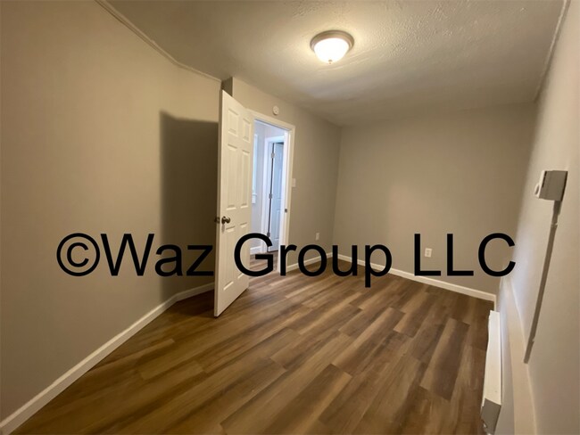 Building Photo - 124 Plum St