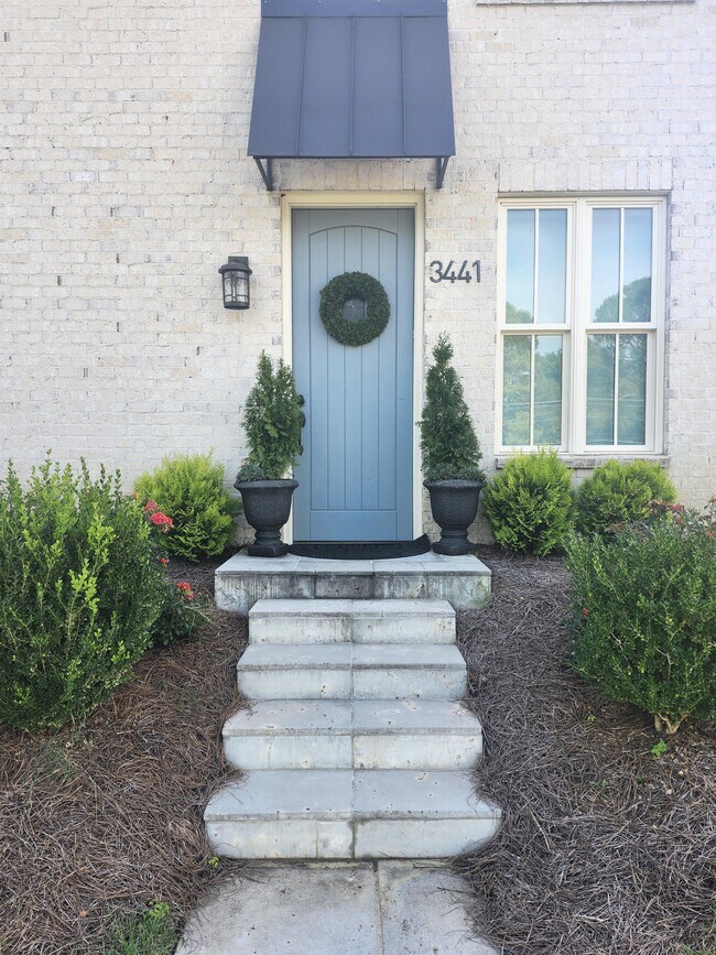 Foto del edificio - 3441 Lockwood Pl