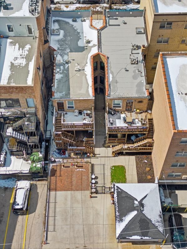 Foto del edificio - 5739 N Winthrop Ave