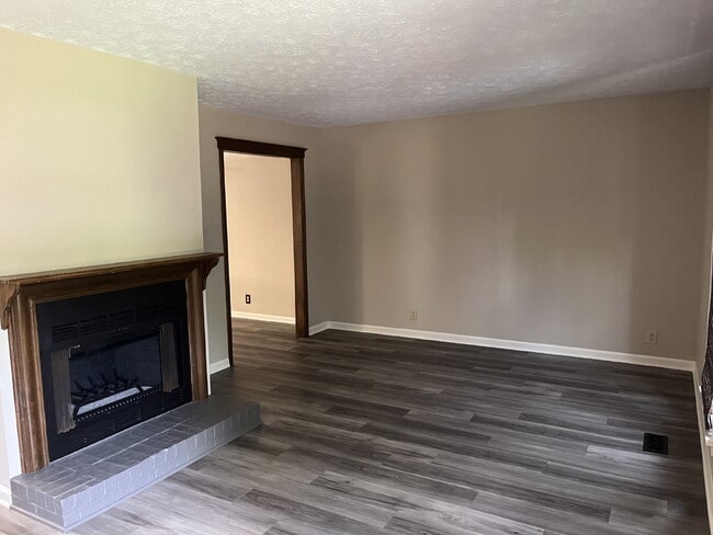 Building Photo - "Charming 2-Bed, 2.5-Bath Townhouse Retreat in Nashville - 1,242 Sq. Ft. of Comfort!" Lawn Care I...