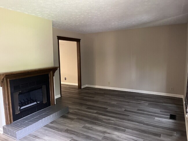 Foto del edificio - "Charming 2-Bed, 2.5-Bath Townhouse Retreat in Nashville - 1,242 Sq. Ft. of Comfort!" Lawn Care I...