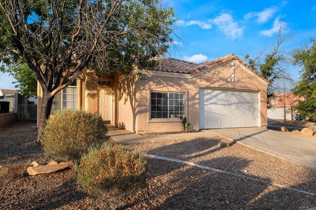 Building Photo - Charming Henderson Home with Spacious Living!
