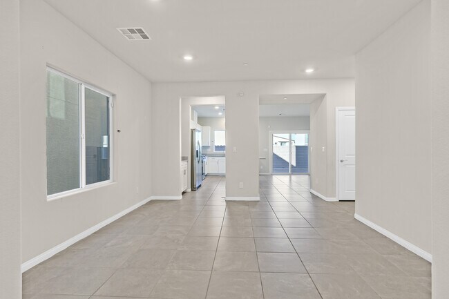 Building Photo - 468 Silverweed Ave