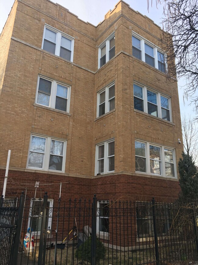 Building Photo - 3107 W Cortland St