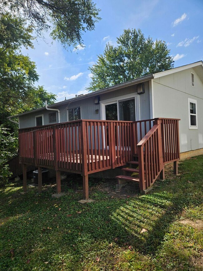 Foto del edificio - 3BR-1.5BA Split Level House - Washington M...