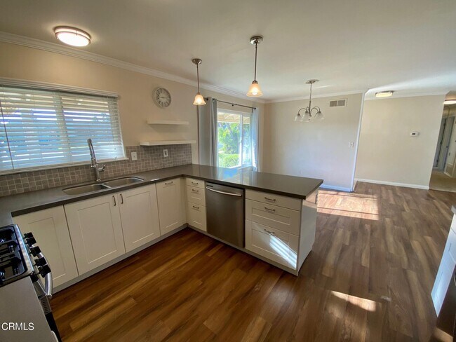 Foto del edificio - 1190 Rosewood Ave