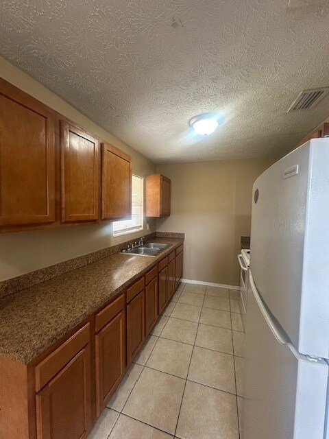Foto del edificio - 3/2 Westside home with large yard
