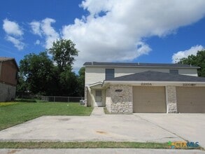 Building Photo - 2210 Cascade Dr