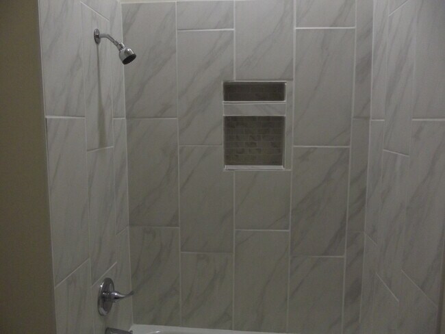Shower - 550 S Campbell St