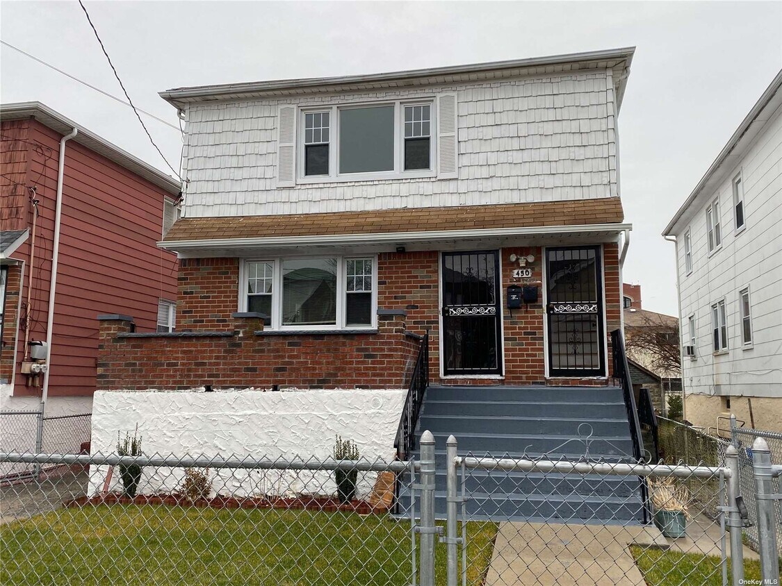 Primary Photo - 450 Beach 68th St