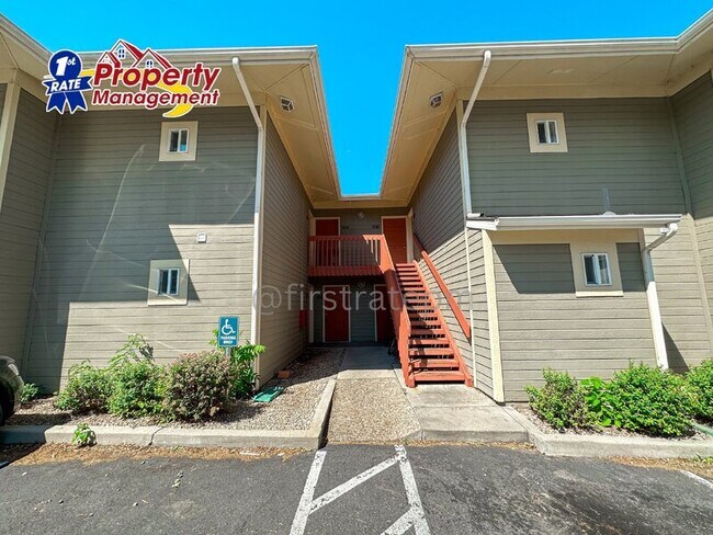Foto del edificio - 870 W Belmont Cir