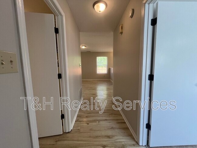 Building Photo - 2324 Whitecliff Ct