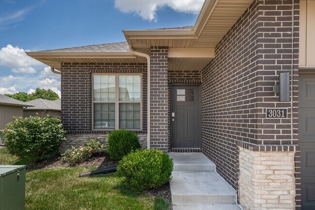 Foto del edificio - NEW LUXURY 2 BED 2 BATH 1 CAR GARAGE DUPLEX
