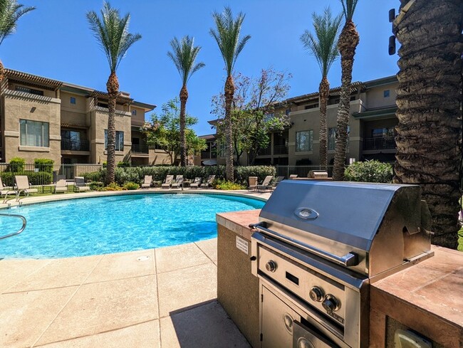 Foto del edificio - North Central Townhome W/Garage and Pool