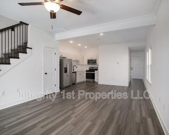 Foto del edificio - 8827 N Helena Ave