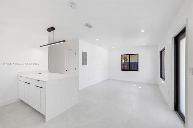 Foto del edificio - 1713 Lauderdale Manor Dr