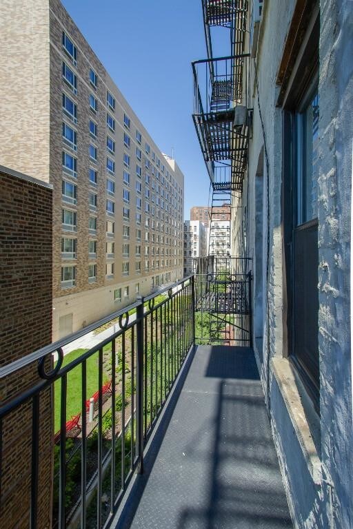 Building Photo - 326 E 100th St