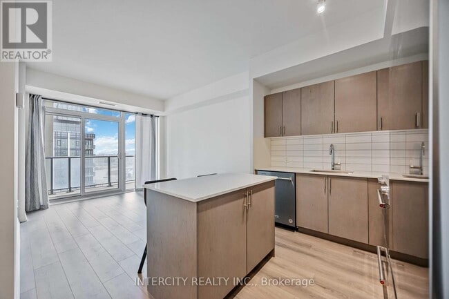 Building Photo - 9000 Jane St