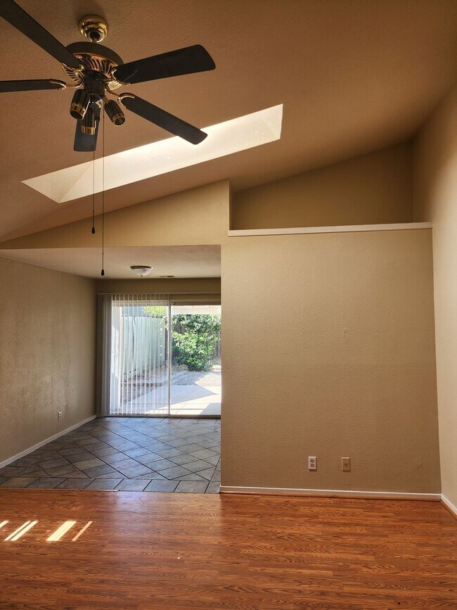 Foto del edificio - 3 Bedroom 2 Bath in HOA Community with Com...
