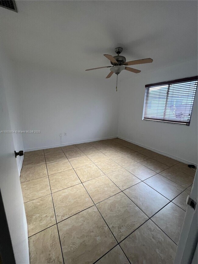 Foto del edificio - 8170 NW 10th St