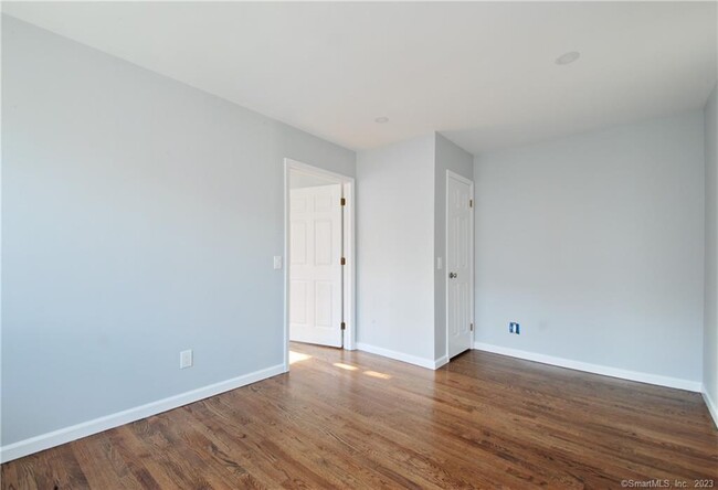 Foto del edificio - 73 Webb Ave