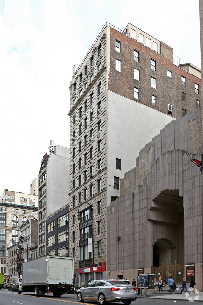 Building Photo - 116 W 14th St