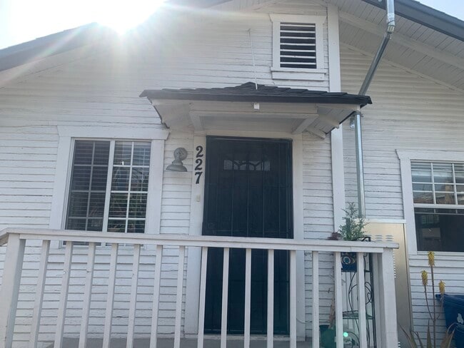 Frente de la casa - 227 W 56th St