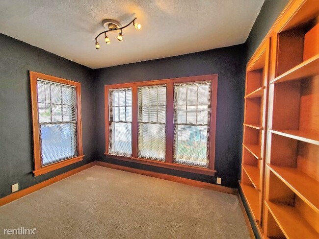 Building Photo - 2 br, 2 bath Townhome - 4120 E. Lewis