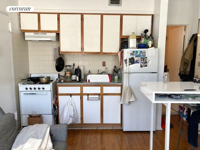 Building Photo - 411 Adelphi St