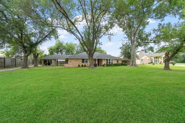 Building Photo - 14702 Westway Ln