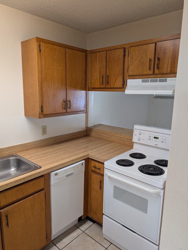 Kitchen - 447 NW Lake City Ave