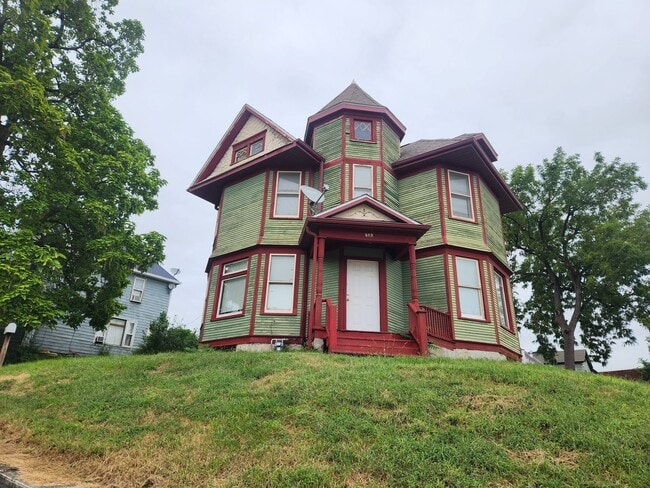 Building Photo - 603 Leclaire St