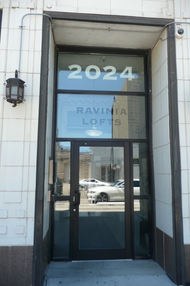 Building Photo - 2024 S Wabash Ave