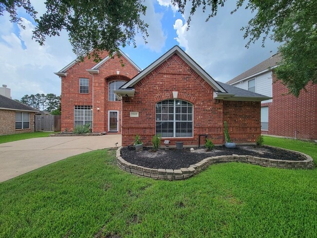 Foto del edificio - Beautiful brick 4 bedroom, 2.5 bath, 2 story home in Memorial Springs. New roof, freshly painted ...