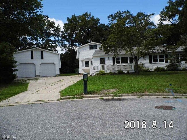 Building Photo - 5 br, 3 bath House - 16 Linda Lane