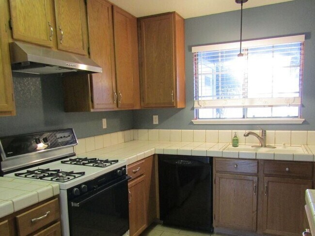 Foto del edificio - Bright 2bd townhome with attached garage ~...
