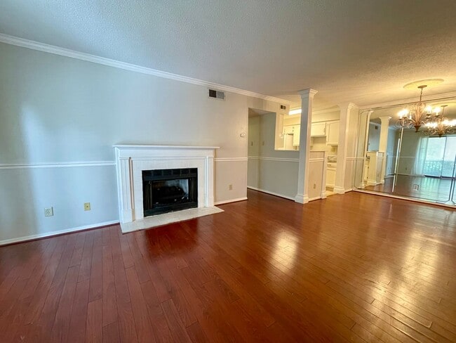 Building Photo - 6040 Grelot Rd