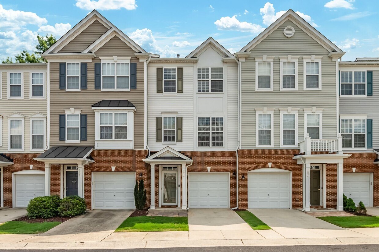 Foto principal - Spacious North Raleigh Townhome, just minu...