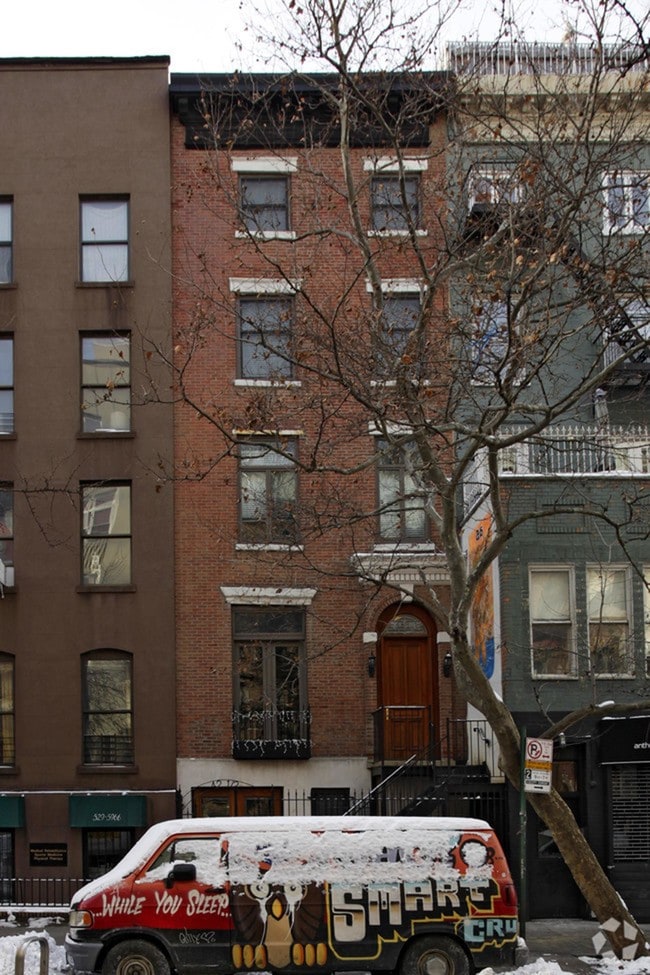 Building Photo - 42 1/2 Saint Marks Place